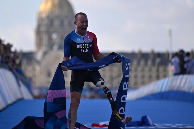 Jules Ribstein roars home to win first French Paralympic Triathlon gold of Paris 2024