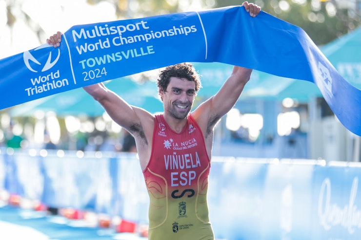 Kevin Tarek Viñuela surges to World Aquathlon title in Townsville