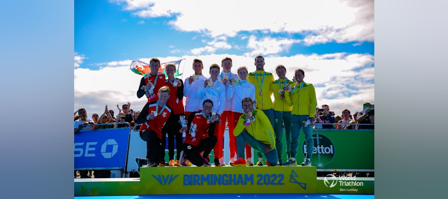 Team England light up Commonwealth Games with Mixed Relay gold