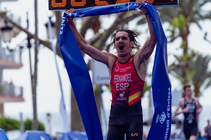 Spain's Cristian Fernandez crowned World Aquathlon Champion in Ibiza