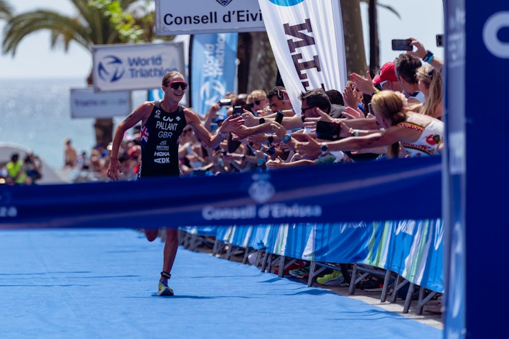 Emma Pallant crowned World Duathlon Champion with gutsy display in Ibiza