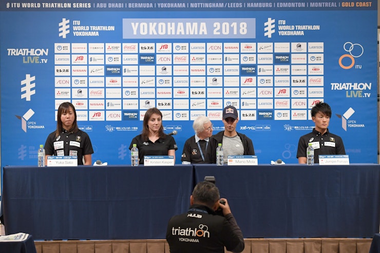 Conferencia de prensa en Yokohama