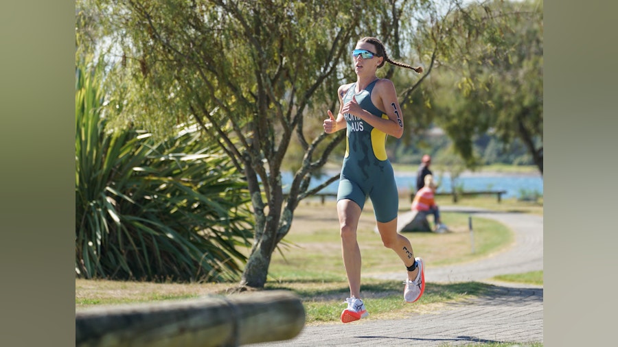 Hauser and Hoitink power to Oceania triathlon titles in Taupo