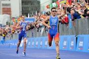 Gomez sprints to Grand Final title, Jonny keeps world title in Brownlee family