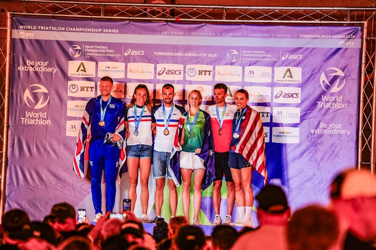 World Triathletes celebrate success in Torremolinos and handover to Wollongong