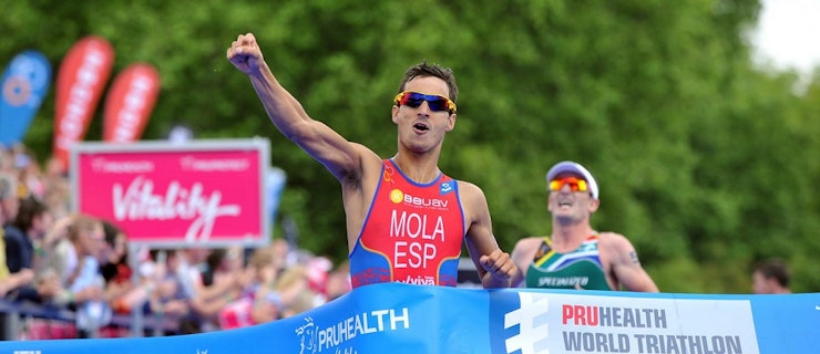 Mario Mola claims first WTS win in London