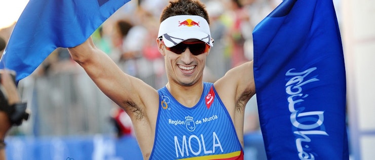 Mario Mola snatches Series opener WTS title