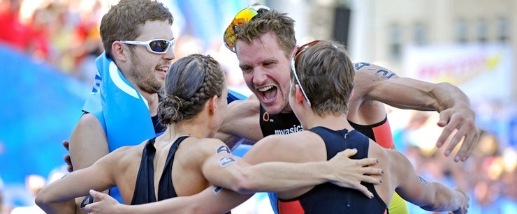 Germany win thrilling race in Hamburg to become Mixed Relay world champions for the first time