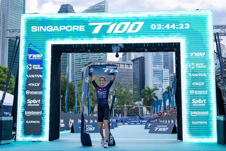 Epic victory for Ashleigh Gentle at the T100 Singapore