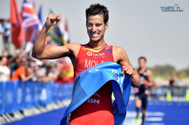 Presidente Barbero Tutor Mario Mola begins title defence in style with assured win at WTS Abu Dhabi  • World Triathlon