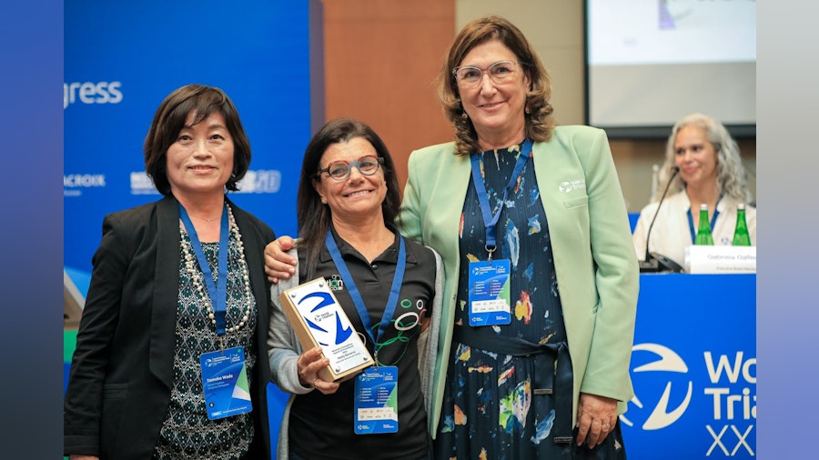 World Triathlon Women's Committee presents Nelly Becerra with 2022 Award of Excellence